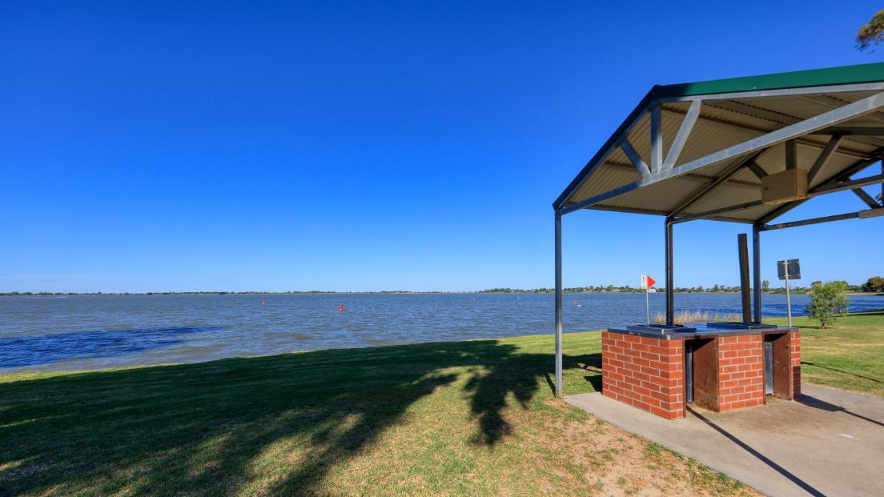 Lake Boga Caravan Park Eksteriør billede