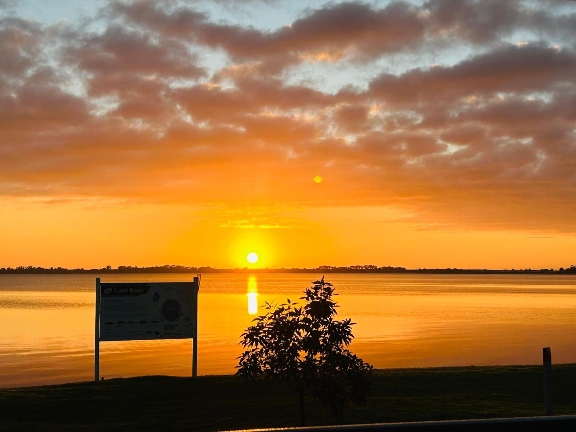 Lake Boga Caravan Park Eksteriør billede