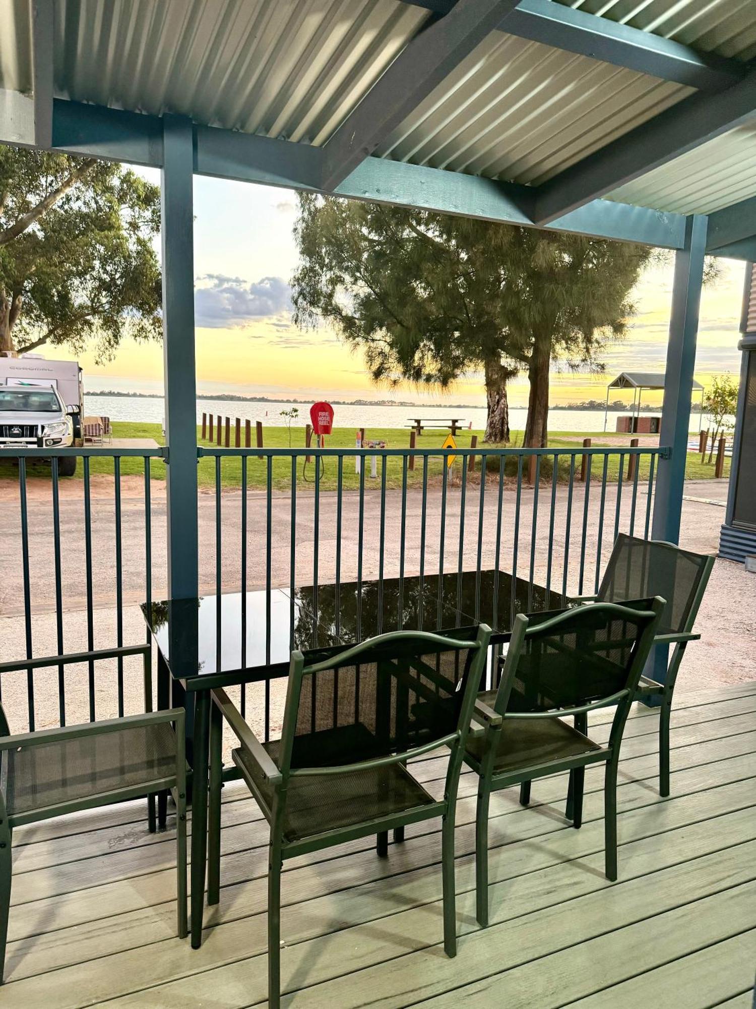 Lake Boga Caravan Park Eksteriør billede